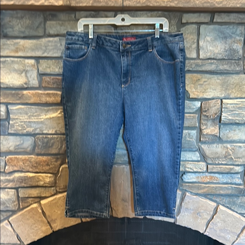 EUC Christopher & Banks Blue Denim Capri Jeans - Size 16 PETITE.